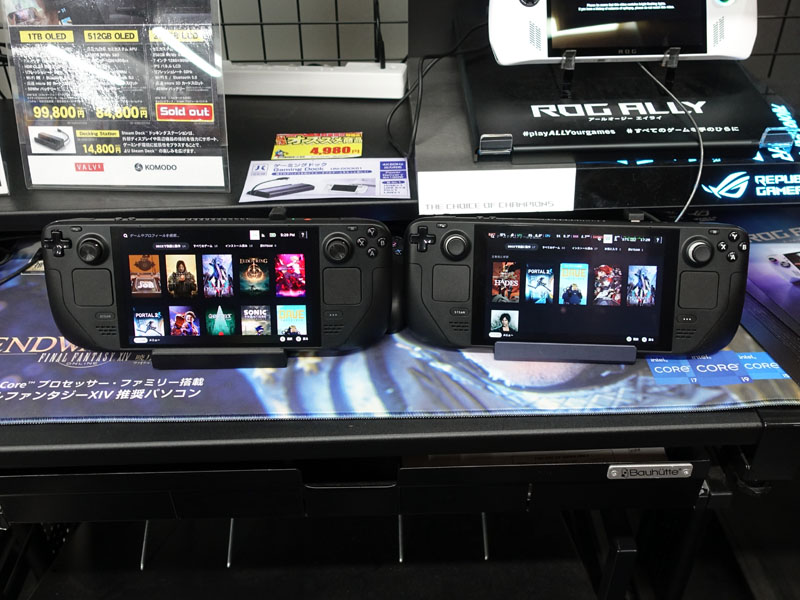 左がOLED、右がLCDモデル