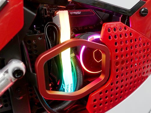 Cooler Masterの巨大スニーカー型PCケース「Sneaker X」採用ゲーミング