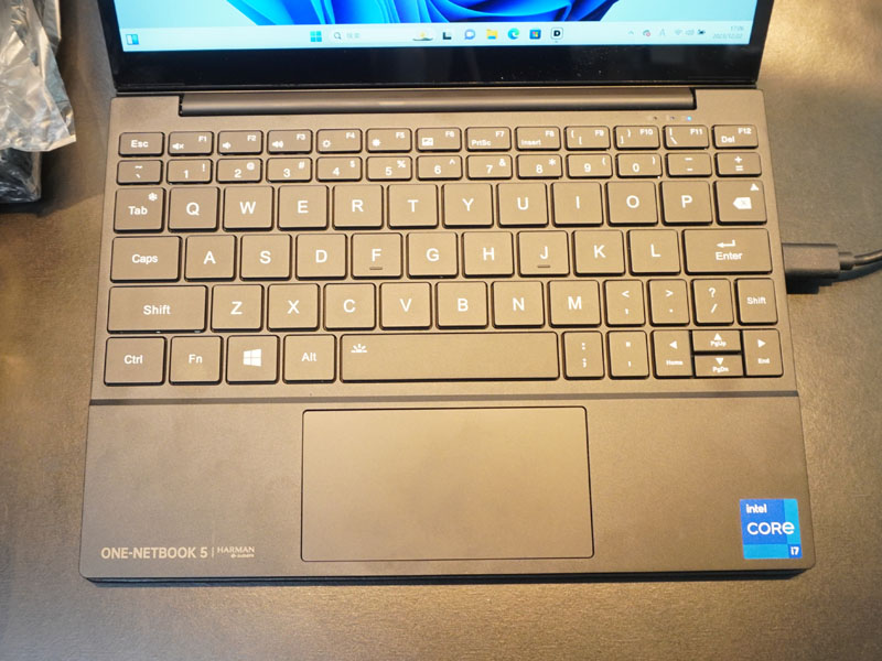 展示機のキーボード部(製品版は日本語配列)