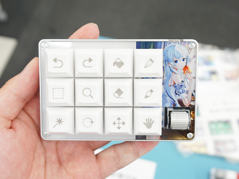 <a href="https://akiba-pc.watch.impress.co.jp/docs/news/news/1440915.html" class="deliver_inner_content i">CLIP STUDIO向けキーキャップも用意された小型キーボード「Quick Paint」</a>