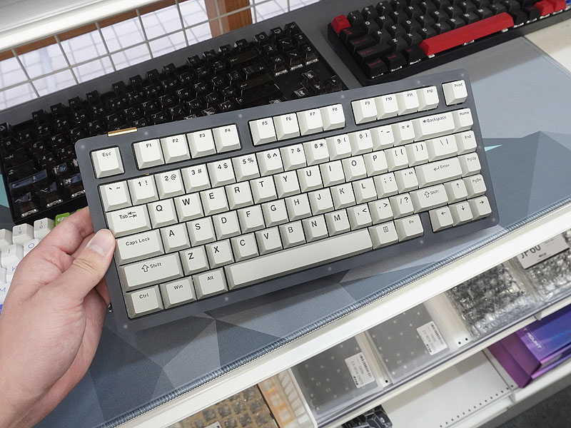 <a href="https://akiba-pc.watch.impress.co.jp/docs/news/news/1483341.html" class="deliver_inner_content i">Akkoの75%キーボード自作キット「ACR 75 v2 barebone kit」</a>