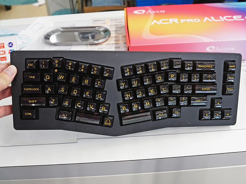 <a href="https://akiba-pc.watch.impress.co.jp/docs/news/news/1453381.html" class="deliver_inner_content i">Akkoの自作キーボードキット「ACE PRO」</a>