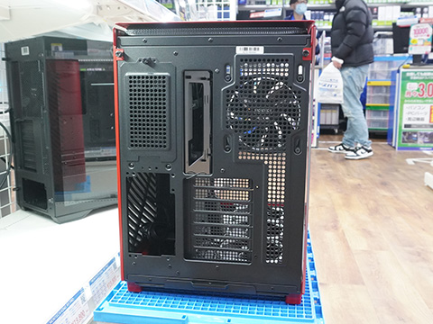 曲面タイプのピラーレスPCケース「MONTECH KING 95 PRO」 - AKIBA PC