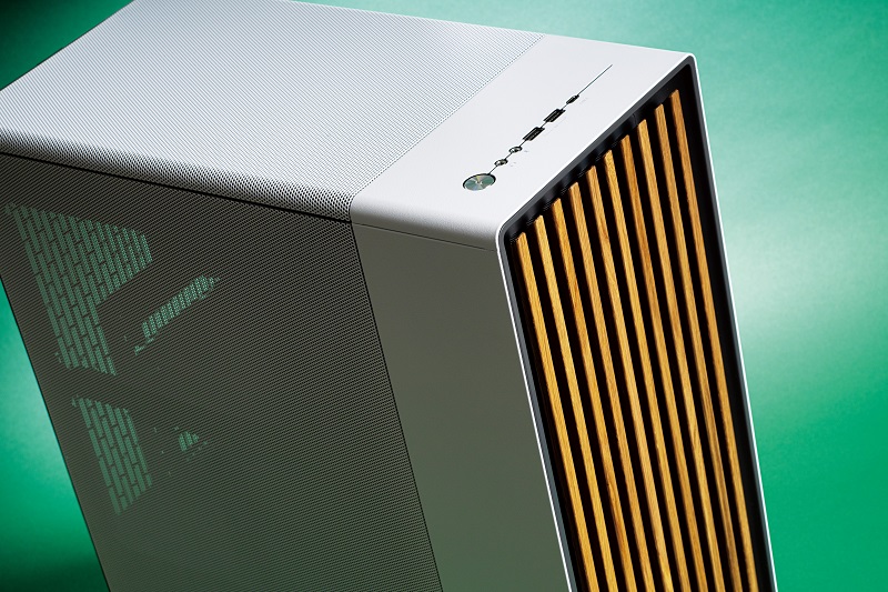 Fractal Design　North Chalk White　実売価格：23,000円前後