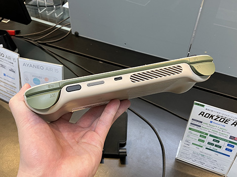 450gの軽量ポータブルゲーミングPC「AYANEO AIR 1S レトロパワー」の