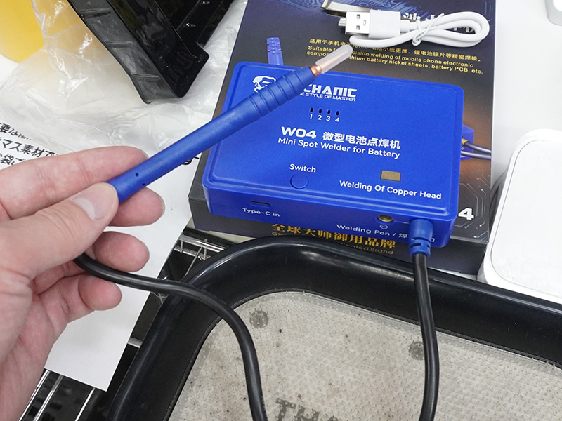 「小型スポット溶接機W04」