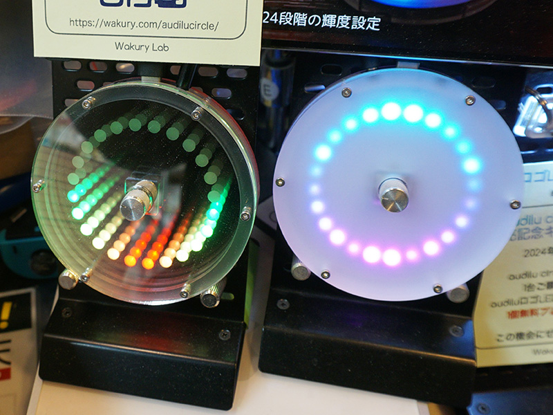 「audilu circle」(写真右)と「audilu circle infinity」の比較