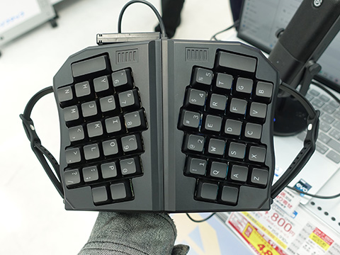 両手で握って操作できるキーボード「GrabShell」が発売