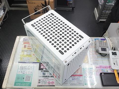 自分で組み立てるPCケース 「QUBE 500 Flatpack」がCooler