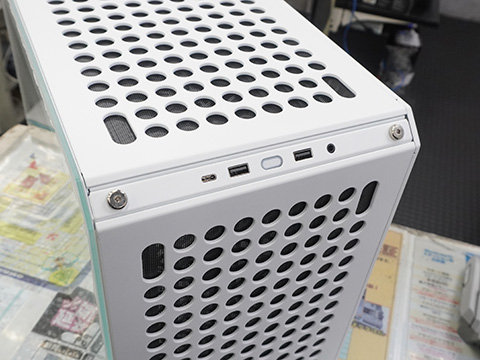自分で組み立てるPCケース 「QUBE 500 Flatpack」がCooler