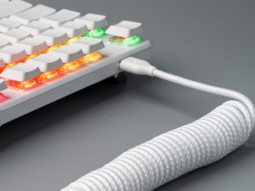 Fnatic、高さを抑えた薄型テンキーレスキーボード「STREAK80 LP WHITE