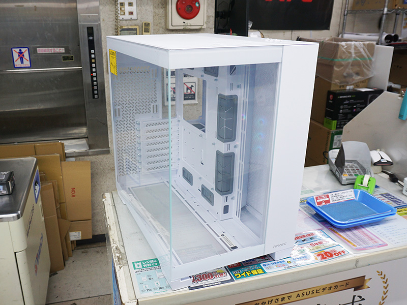 「Antec Constellation C8」