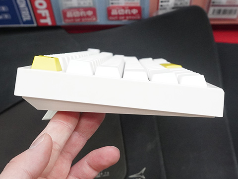 ガスケットマウント構造の白い75%ゲーミングキーボードが展示スタート ガスケットマウント構造の白い75%ゲーミングキーボードが展示スタート
