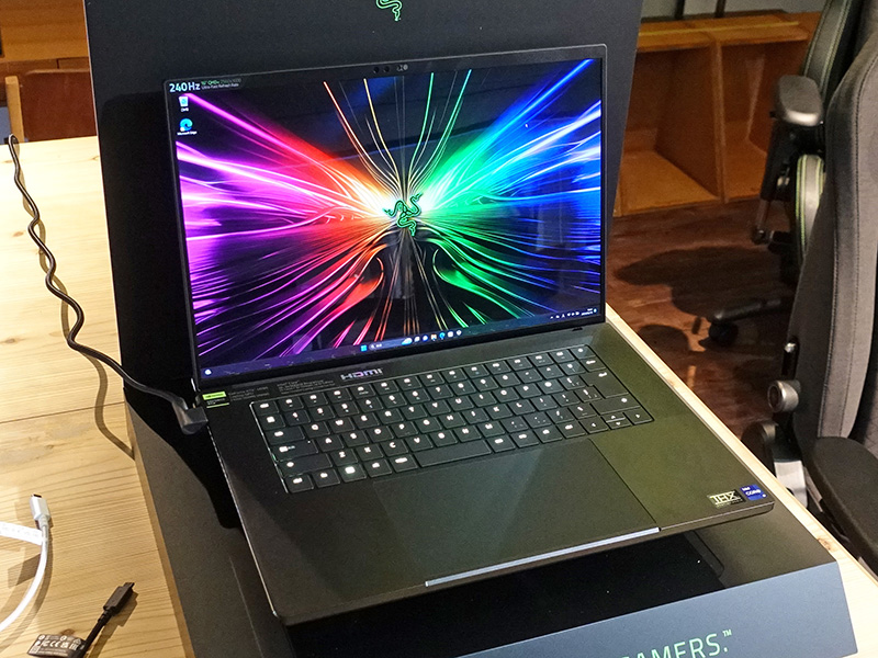 「Razer Blade 16」