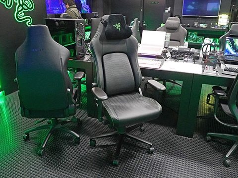 ランバーサーポートがさらに自由に動くゲーミングチェア「Razer Iskur