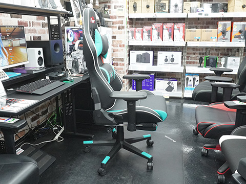 レーシングミク2023 Ver.」のゲーミングチェアがTSUKUMOで展示スタート