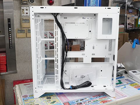 煙突効果 + デュアルチャンバー構造のThermaltake製PCケース「CTE E600