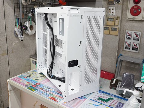 煙突効果 + デュアルチャンバー構造のThermaltake製PCケース「CTE E600