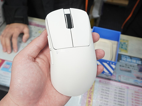 Pulsarの右利き用ゲーミングマウス「Xlite V3」にラージサイズモデル