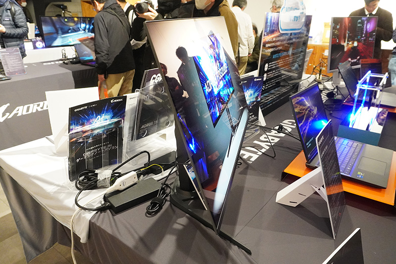 「FO32U2P」も5月の終わり頃に発売予定