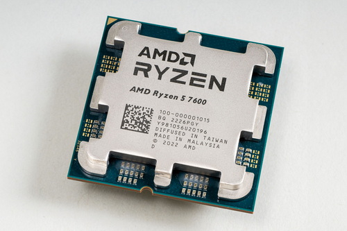 15万円ゲーミングPC“Intelプラン vs. AMDプラン” マザーは機能と価格で