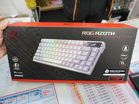 ASUSのテンキーレスキーボード「ROG Azoth」に白色モデル、有機EL