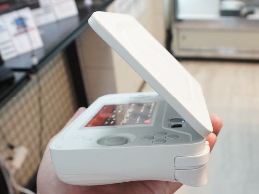 Nintendo DS風のゲーミングPC「AYANEO Flip DS」の予約開始、31日まで