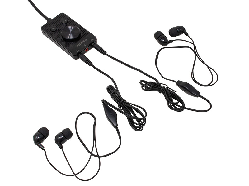 4極イヤフォン2個の組み合わせ (3極ヘッドフォンジャック側に接続したイヤフォンのマイクは使用不可）