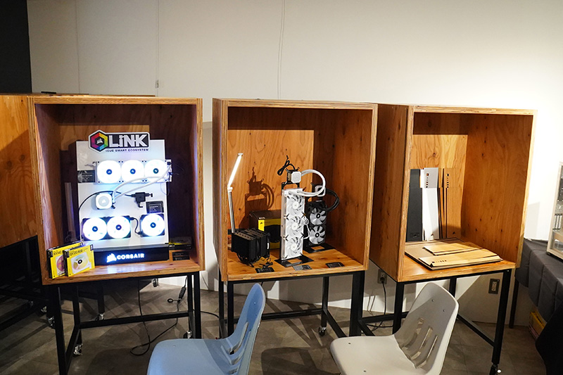 空冷・水冷クーラーや木目調交換パネルの展示