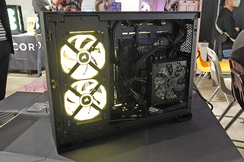 裏の配線もすっきりしている