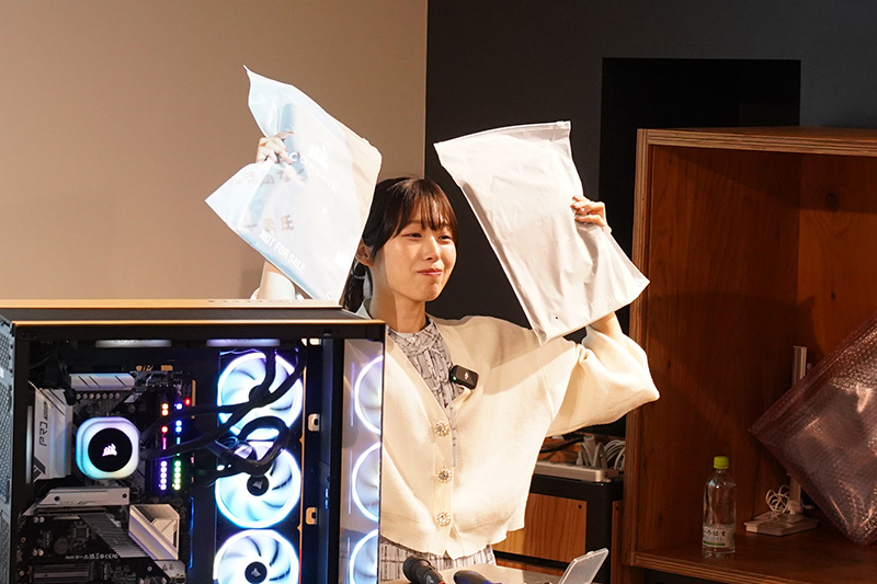 イベントではじゃんけん大会が行われ、多くのユーザーが参加していた