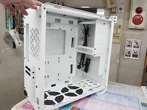 一体成型フレームを採用した「JONSBO U4 PRO」が入荷、実機展示もあり