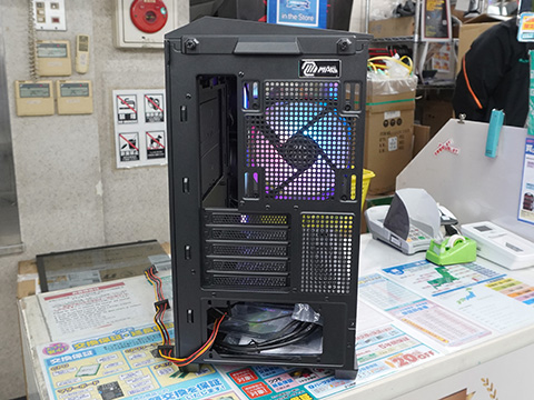 MSIのピラーレスPCケース「MAG PANO M100R PZ」が発売、背面コネクタ