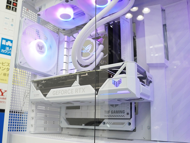 <a href="https://akiba-pc.watch.impress.co.jp/shop/at/sofmap_sougou.html" class="deliver_inner_content i">ソフマップAKIBA パソコン・デジタル館</a>は「ASUS BTF」の展示を実施