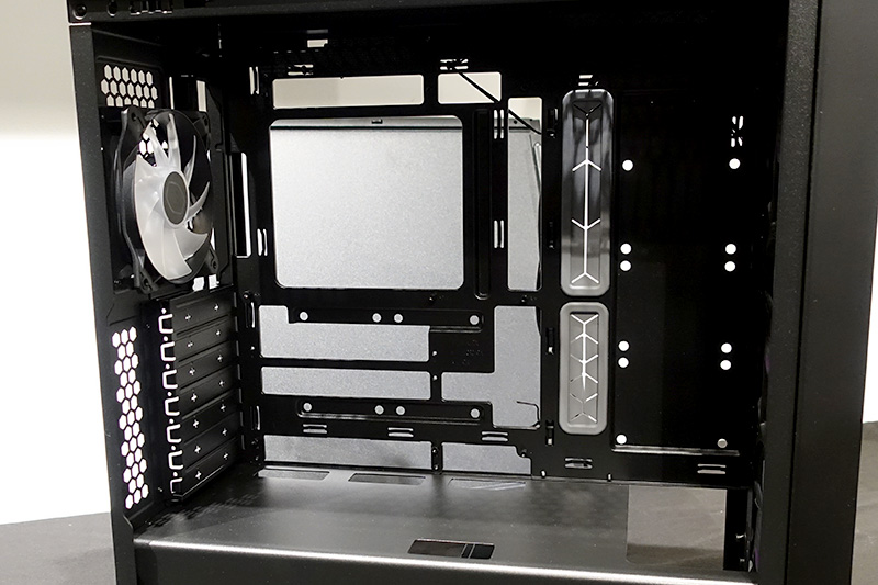 CoolerMaster MasterBox 600（想定売価16,400円～17,000円）