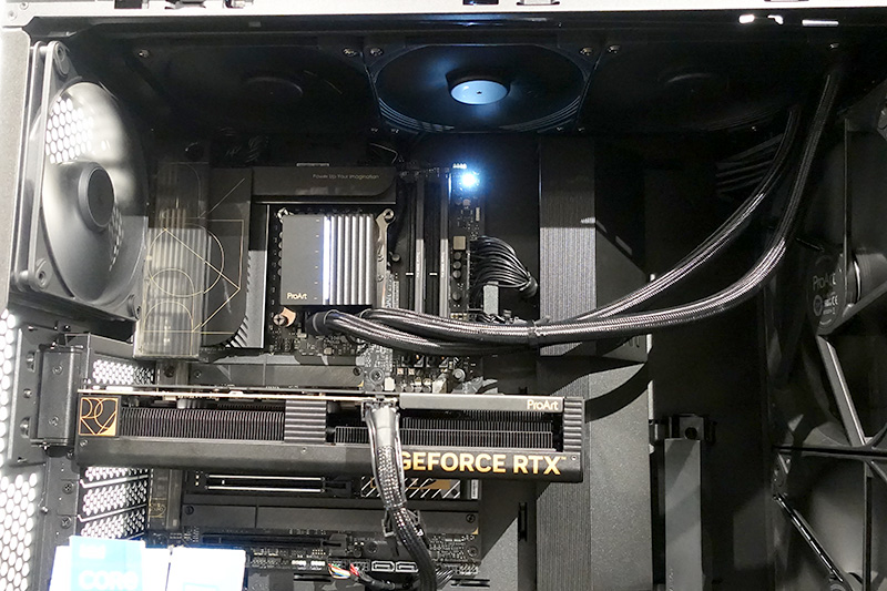 ProArtシリーズの展示や解説も行われた