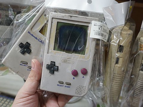 初代ゲームボーイのクリアモデルが34,800円！中古品の高値続く