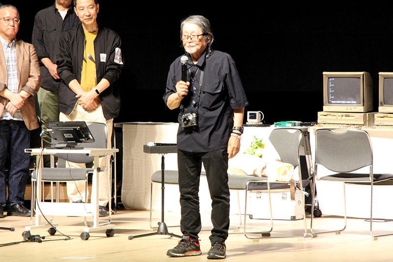 “遊態好奇高励者”として頑張りますとコメントした大橋氏に、最後は会場全員からの「ありがとうございました」で終了となった。