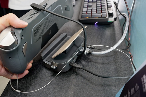 PCポータブル ZOTACからRyzen 7 8840U搭載のポータブルゲーミングPC登場