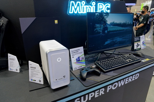 ZOTACからRyzen 7 8840U搭載のポータブルゲーミングPC登場
