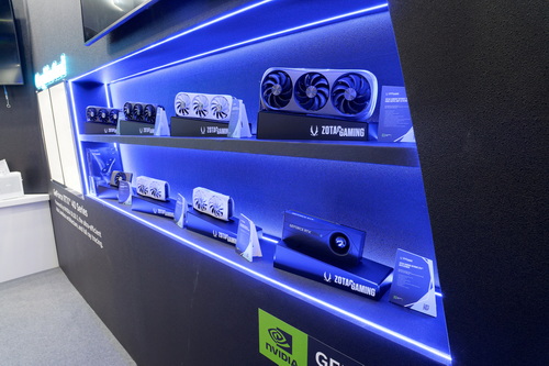 ZOTACからRyzen 7 8840U搭載のポータブルゲーミングPC登場！コイツは