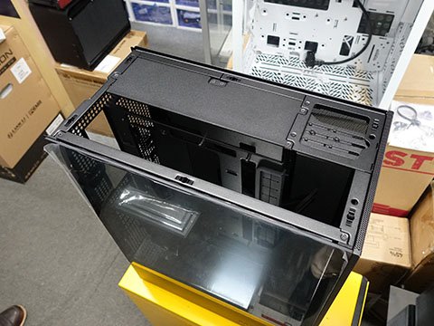 前面にGPUを搭載できるコンパクトタワーケース「SUP-01」がLian Liから