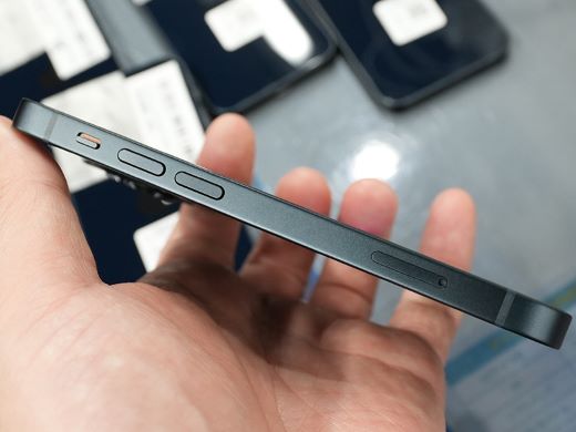 片手で持ちやすい「iPhone 13 mini」が54,800円から！中古品セール