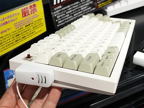 プログラム可能なノブを備えたテンキーレスキーボード「Keychron Q3