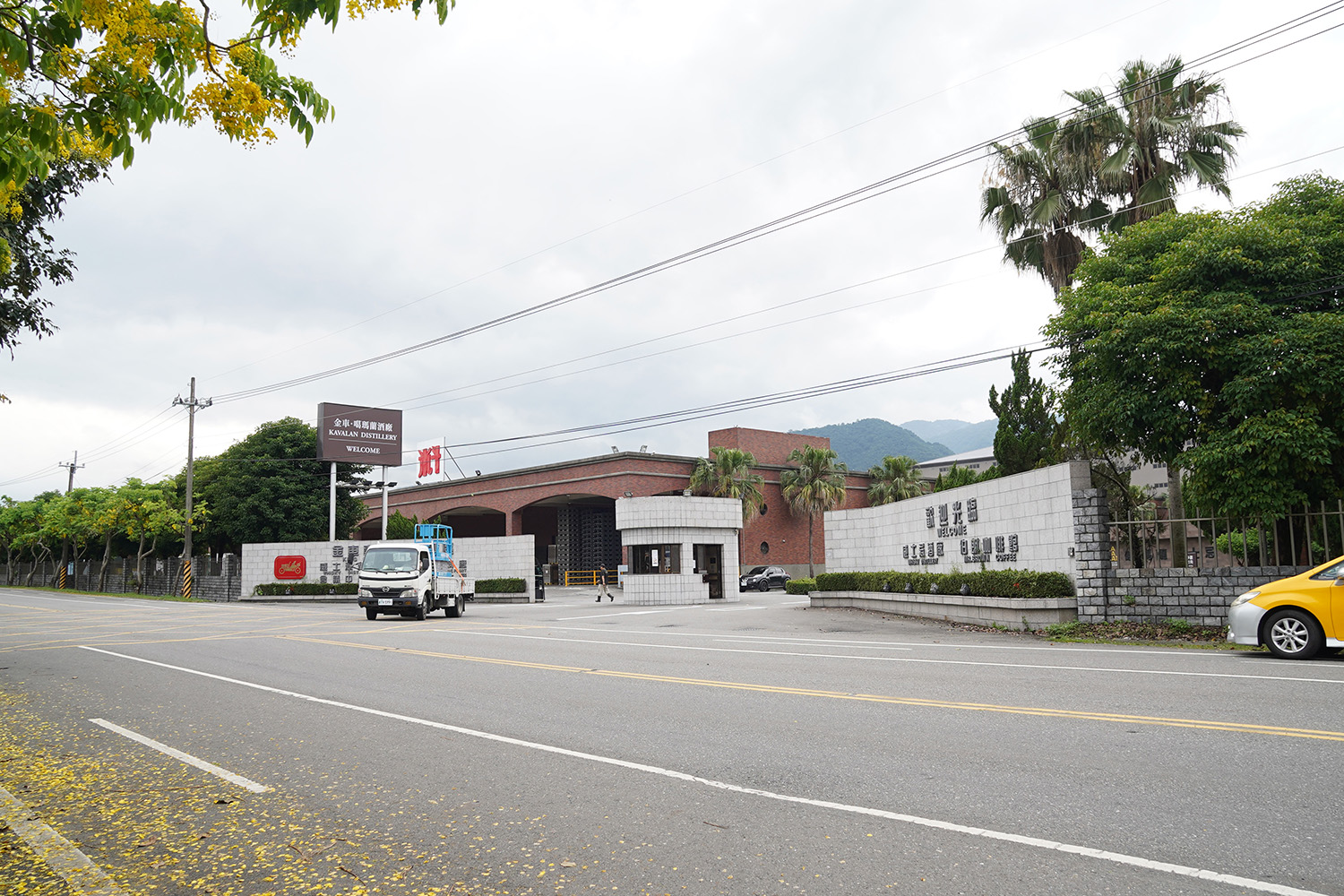 蒸留所入り口。敷地はかなり広いので時間に余裕を持って行動することをお勧めします。