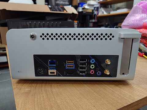 Ryzen 8000G搭載の完全ファンレスPC「Streacom FC8 Silent AMD Ryzen