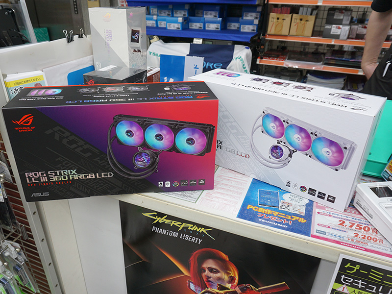 「ROG STRIX LC III 360 ARGB LCD」と「ROG STRIX LC III 360 ARGB LCD White Edition」