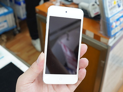 秋葉原万世商会ヤフオク店 限定特価 良品 iPod Touch 現行モデル 第6世代 16G Retina Display MKH62J/A スペースグレイ IOS 12.1.1 @0620 秋葉原万世商会ヤフオク店 限定特価 良品 iPod Touch 現行モデル 第6