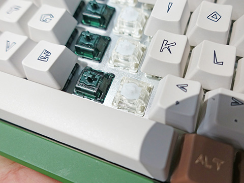 ラピットトリガー対応のゲーミングキーボード「OASIS 75」が発売、キー