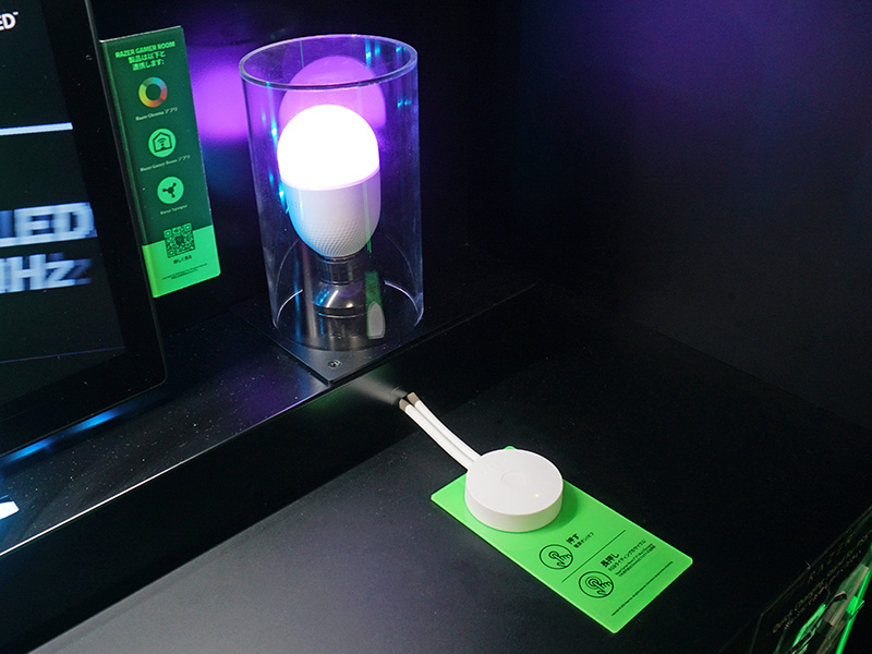 「Razer Aether Light Bulb E26」と「Razer Aether Light Strip」